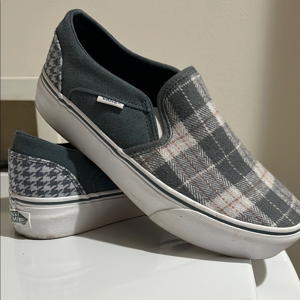 Vans Gray Plaid Platform Slip-On Shoes - Picture 4 of 4